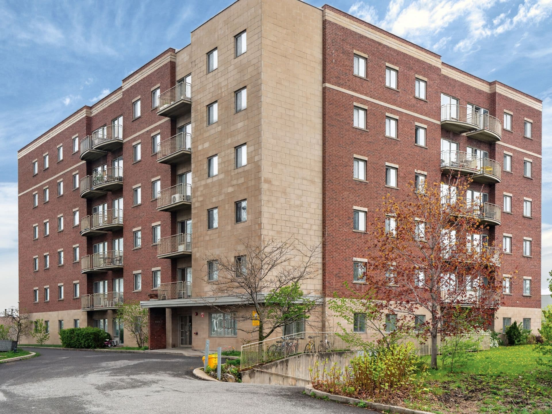 445 Av. Ste-Croix #609, Saint-Laurent